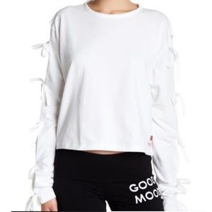 Long tie sleeve crop top